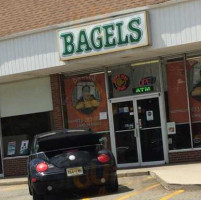 Kinnelon Bagels outside