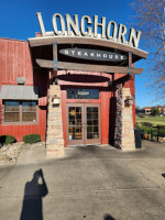 Longhorn Steakhouse outside