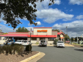 Hooters outside