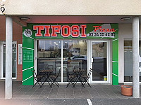 Tifosi Pizza outside