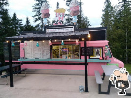 Pinky's Roadside Diner outside