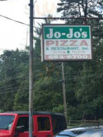 Jo-jo's Pizza outside