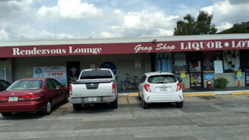 Rendezvous Lounge outside