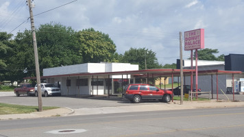 Donut Palace outside