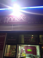 L'annexe Pizza outside