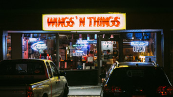 Wings-N-Things outside