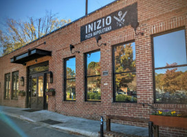 Inizio Pizza Napoletana outside