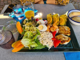 La Table Des Chevaliers food