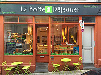 La Boite A Dejeuner inside