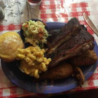 Memphis Minnie's BBQ food