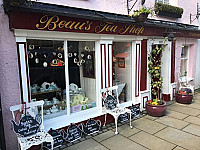 Beau's Tea Rooms outside