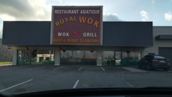Royal Wok outside