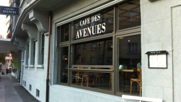 Café des Avenues inside