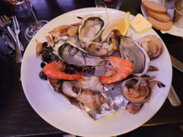 Le Charentonneau food