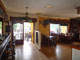 Anandas And Pizzeria inside