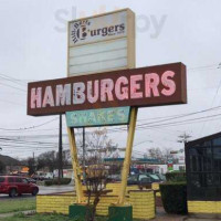 Hill-bert's Burgers Too outside