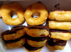 Deedee Donuts food
