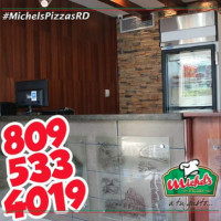 Michel's Pizzas inside