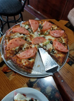 Orlando's Pizza inside