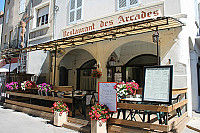 Restaurant Les Arcades inside