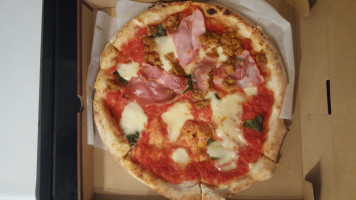 Famoso Neapolitan Pizzeria food