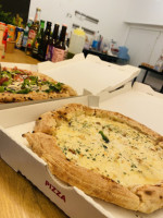 Una Pizza Di Napoli food