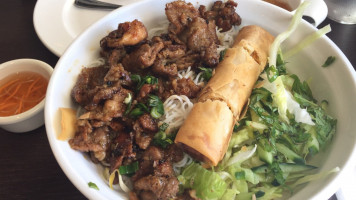 Pho Binh Minh food