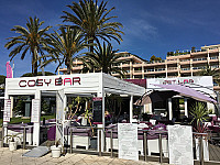 Cosy Bar outside