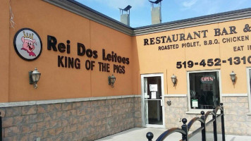 Rei Dos Leitoes / King of Pigs outside