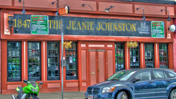 Jeanie Johnston Pub Grill outside
