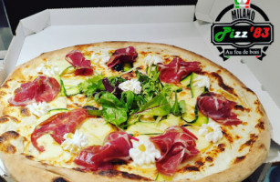 Milano Pizz'83 food