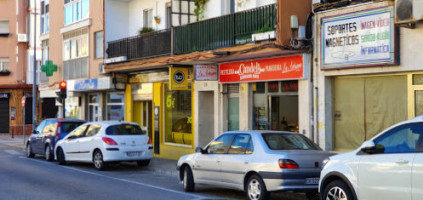 Pasteleria Y Panaderia Candeli outside