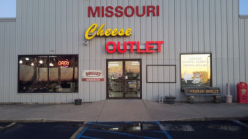 Missouri Cheese Outlet outside