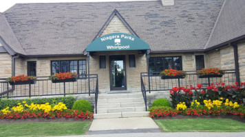 Whirlpool Golf Course Restaurant outside