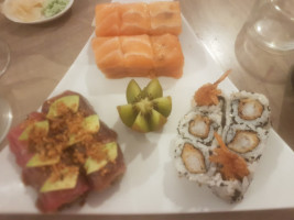 Sen'do Sushi Bruguières food