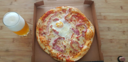 Luzi Pizza food