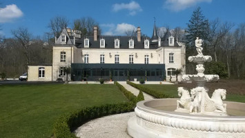 Chateau de Breuil outside