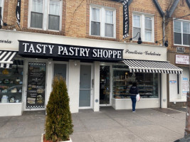 Tasty Pastry Shoppe food