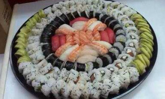 Lee's Sushi food