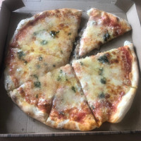 Tatou Pizza food
