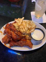 Pluckers Wing food