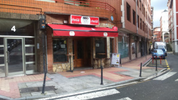 Cafe Y Karaoke Pub outside