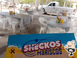 Mariscos Sheckos inside