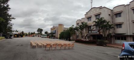 S.n. Golden Retreat, Resort And Convention Hall outside