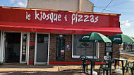 Le Kiosque A Pizzas inside