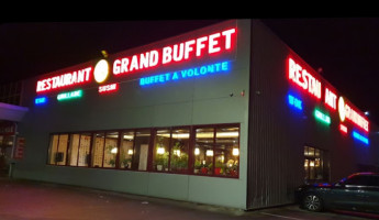 Grand Buffet food