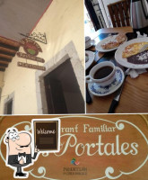 Familiar Los Portales food