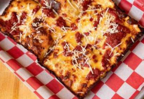 Backlot Taphouse Detroit Style Pizza food