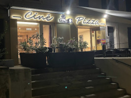 Cine Pizza outside