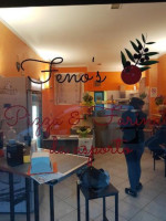 Feno's Pizza Farinata inside